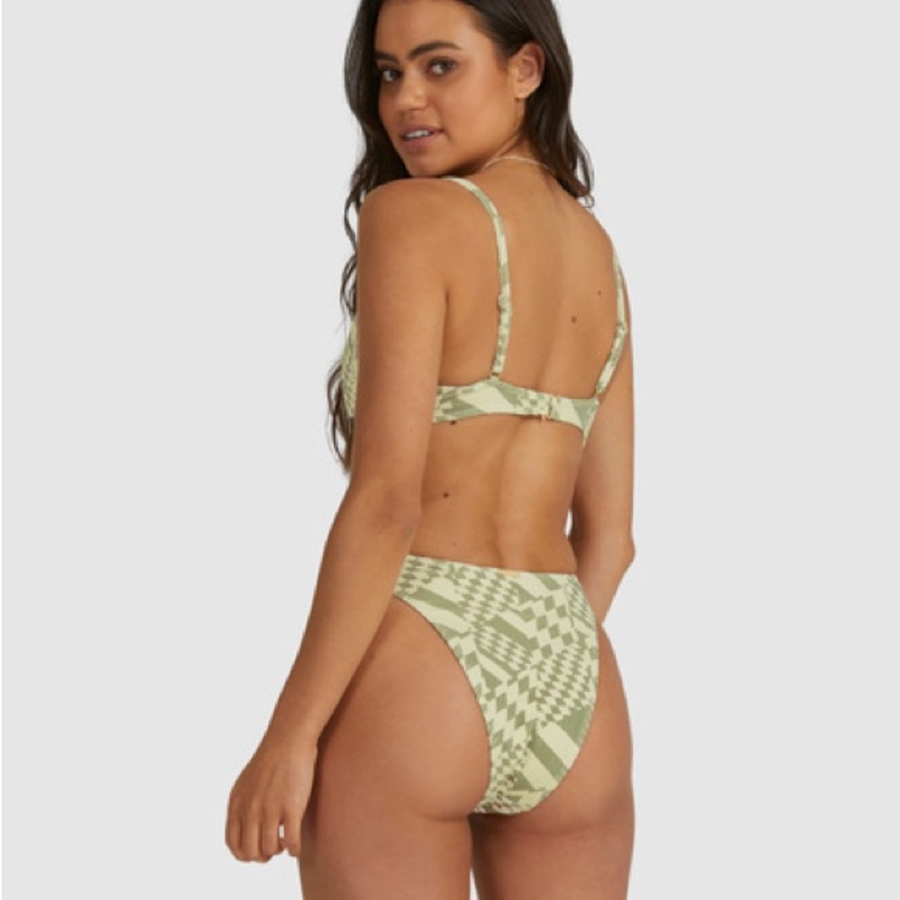 🔥🔥BILLABONG - STATIC V BRALETTE HAVANA BIKINI SET🔥🔥 - Picture 4 of 9